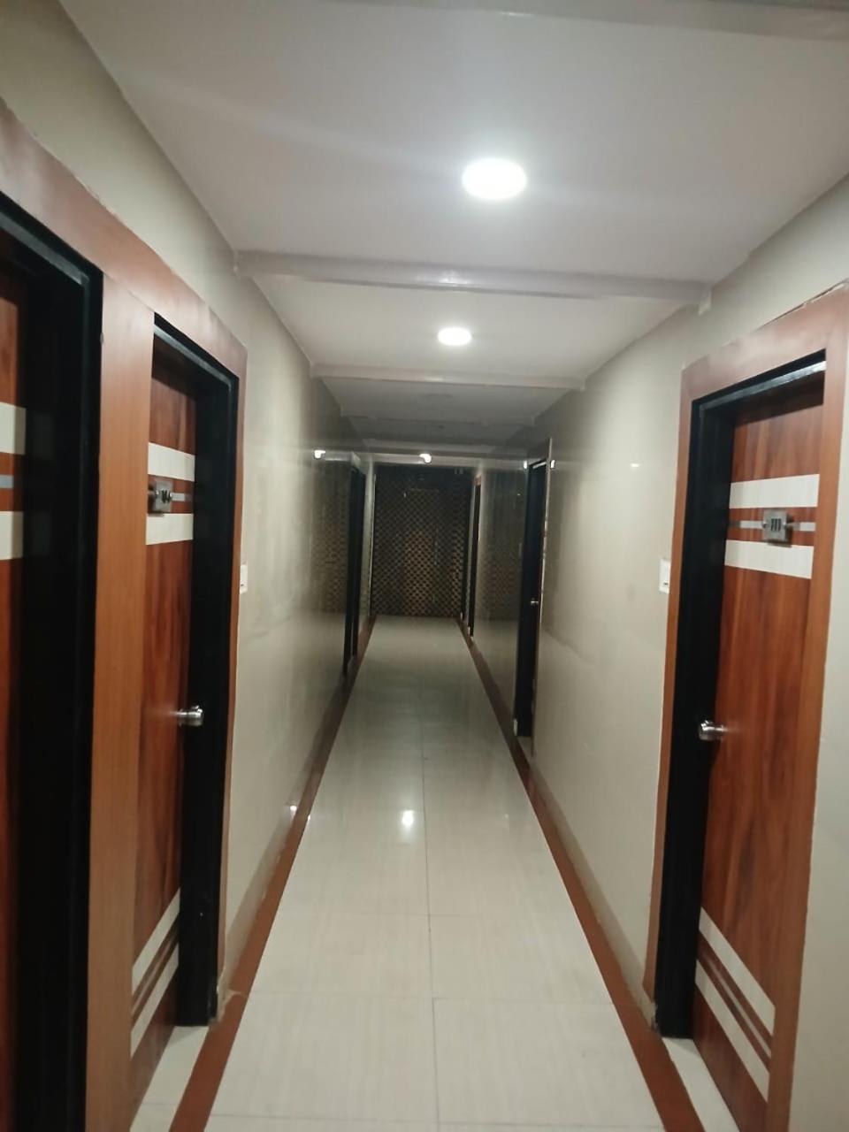 Blossoms Room Holiday Inn- Lakdikapul Hyderabad Exterior foto