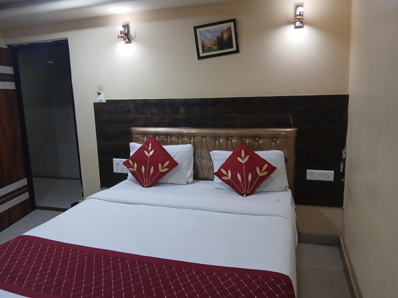 Blossoms Room Holiday Inn- Lakdikapul Hyderabad Exterior foto