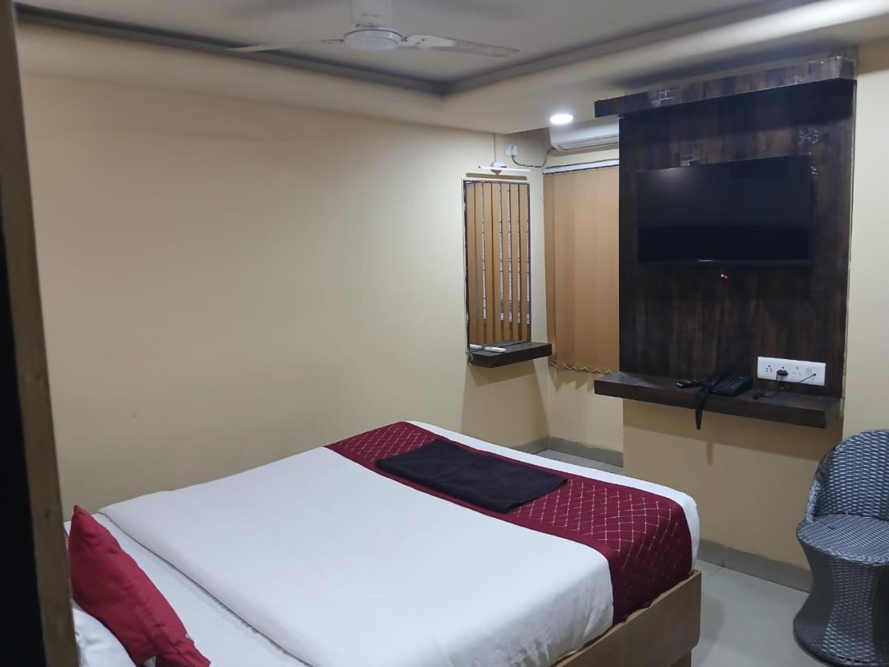 Blossoms Room Holiday Inn- Lakdikapul Hyderabad Exterior foto